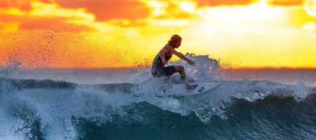 Surfeando 450x200 Viajes Singles en Agosto